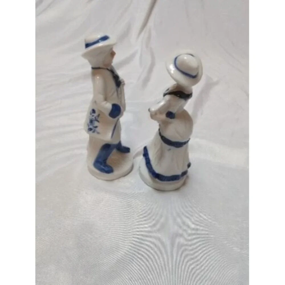 Vintage Blue & White Harp Mandolin Couple Musicians Victorian Style 5.5 Tall